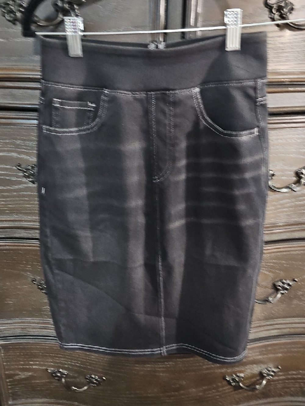 HALARA Black Pencil Skirt with White Topstitching